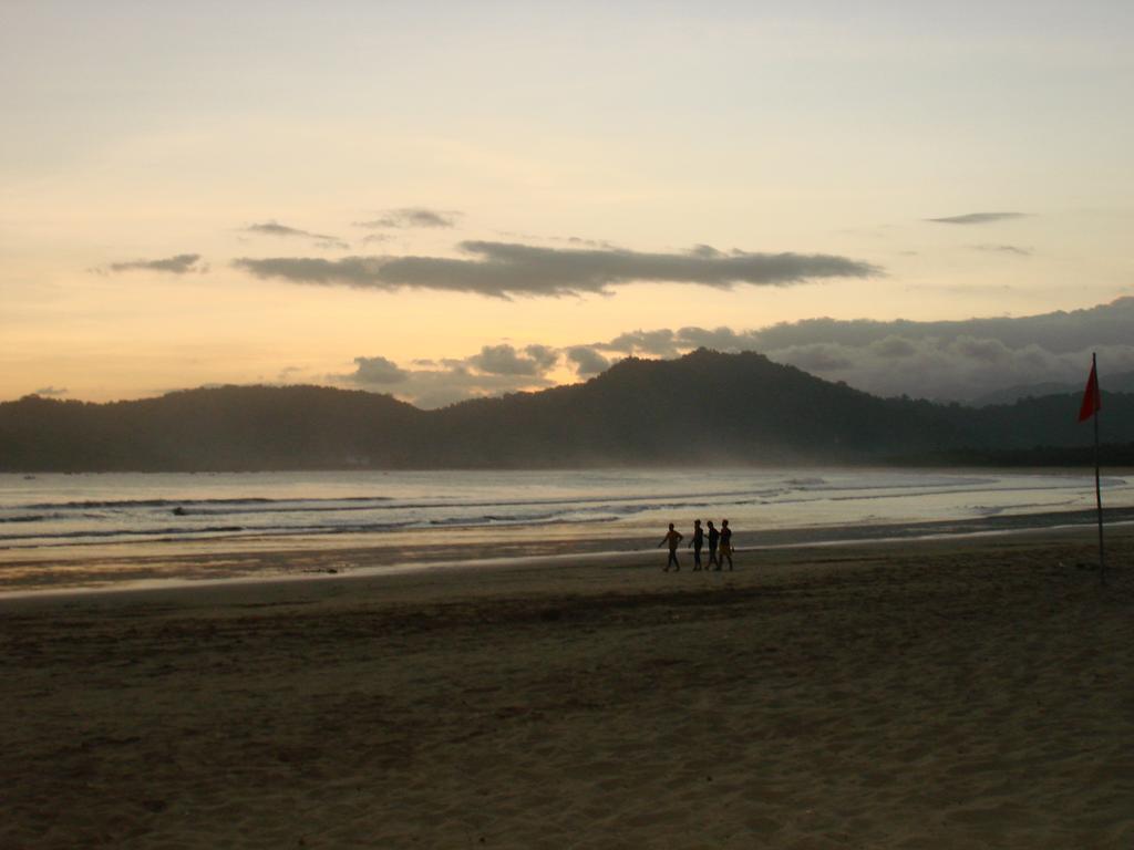 Thalia Homestay & Ijen Bromo Tour Banyuwangi  Εξωτερικό φωτογραφία